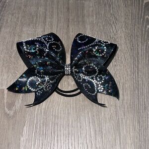 **LIKE NEW** BOW HAIR TYE